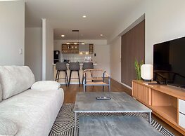 w Upscale 2BR w Balcony View in Miraflores