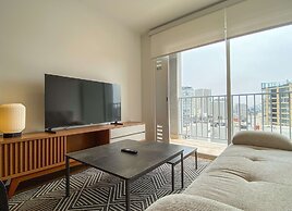 w Upscale 2BR w Balcony View in Miraflores