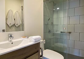 w Upscale 2BR w Balcony View in Miraflores