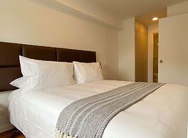 w Upscale 2BR w Balcony View in Miraflores