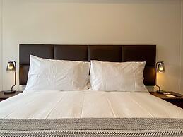w Upscale 2BR w Balcony View in Miraflores