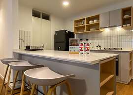 w Design-forward 2BR w Balcony in Miraflores