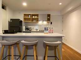 w Design-forward 2BR w Balcony in Miraflores