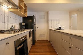 w Light-filled 2BR w Balcony in Miraflores