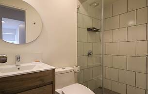 w Light-filled 2BR w Balcony in Miraflores