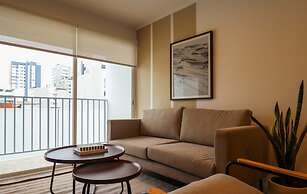 w Light-filled 2BR w Balcony in Miraflores