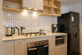 w Light-filled 2BR w Balcony in Miraflores