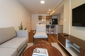 w Light-filled 2BR w Balcony in Miraflores