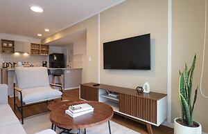 w Light-filled 2BR w Balcony in Miraflores