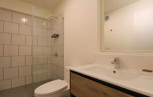 w Light-filled 2BR w Balcony in Miraflores
