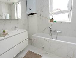 One Lux Stay 1br/ 1BA Antwerp Near Central Station