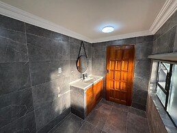Boutique Hotel-Style Room In Ferndale-C3