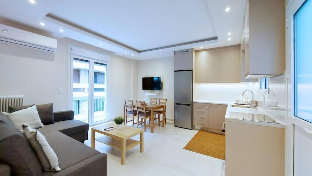 Kolonaki A modern and bright apartment