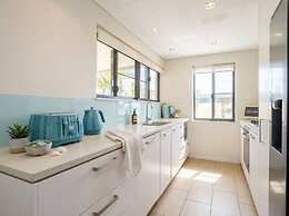 Zen Bayside Seaview - Balcony - Shared Pool
