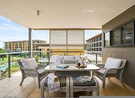 Zen Bayside Seaview - Balcony - Shared Pool