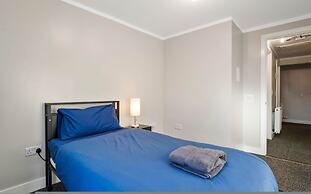 Spacious 4BR City Centre Apartment Dundee