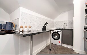 Spacious 4BR City Centre Apartment Dundee