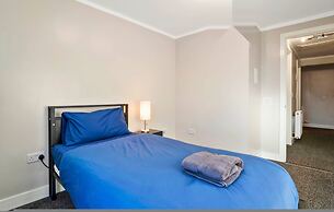Spacious 4BR City Centre Apartment Dundee