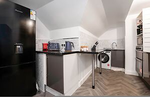 Spacious 4BR City Centre Apartment Dundee