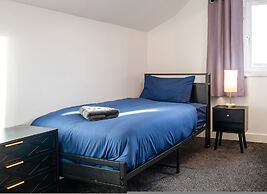Spacious 4BR City Centre Apartment Dundee