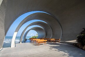 Salt Crystal Hotel By RìChū