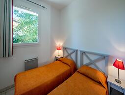 Apartment With Access to Pool