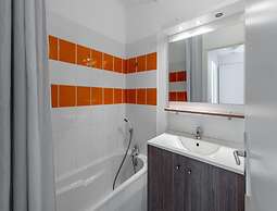 Apartment With Access to Pool