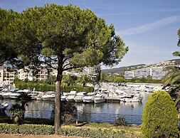 Spacious Marina Stay for Six