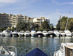 Spacious Marina Stay for Six