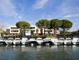 Spacious Marina Stay for Six