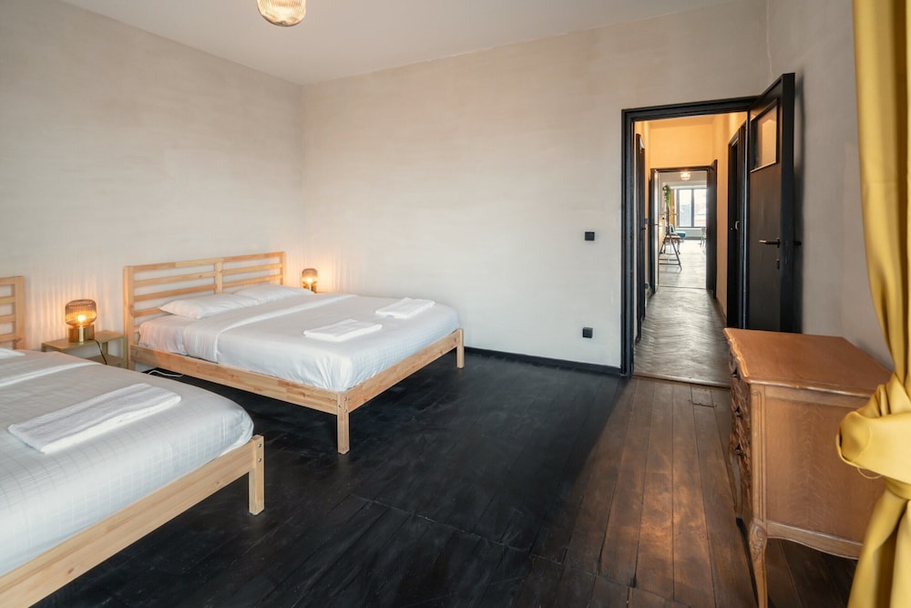 2BR City Stay - Grand Central Area