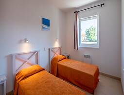 Home for 8 With Pool and Sauna