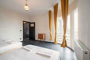 Central 2BR Apartment by Grand Station