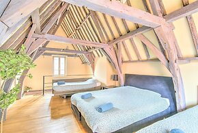 Temple Triplex Spacious Apartment