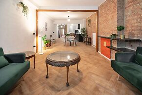 Spacious 2BR - Grand Central Apartments