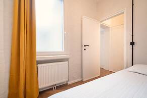 Very Large Central Station 3br/14p Apartment