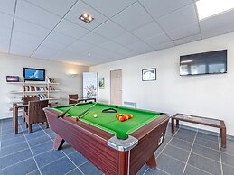 Beach Flat With Pool