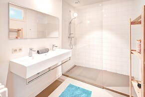Chic Meir Stay for 9 With Balcony