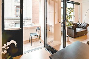 Chic Meir Stay for 9 With Balcony