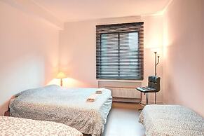 Chic Meir Stay for 9 With Balcony