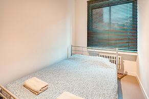 Chic Meir Stay for 9 With Balcony