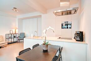 Chic Meir Stay for 9 With Balcony