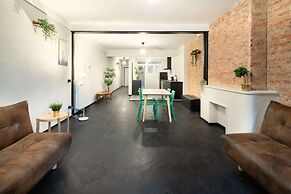 Spacious 2BR Stay for 14 by Grand Central