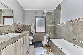 The Cozy 1 Bedroom Apartment