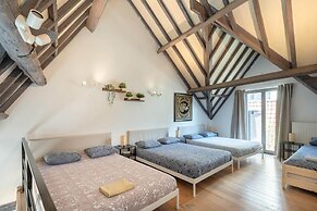 Spacious 11-person Stay in Antwerp