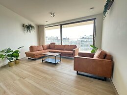 Spacious City Retreat With Balcony