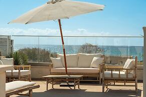 Garden& Rooftop Beachfront Apartment
