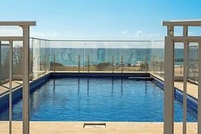 Garden& Rooftop Beachfront Apartment