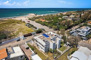 Garden& Rooftop Beachfront Apartment