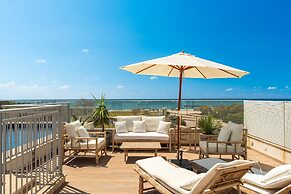 Garden& Rooftop Beachfront Apartment